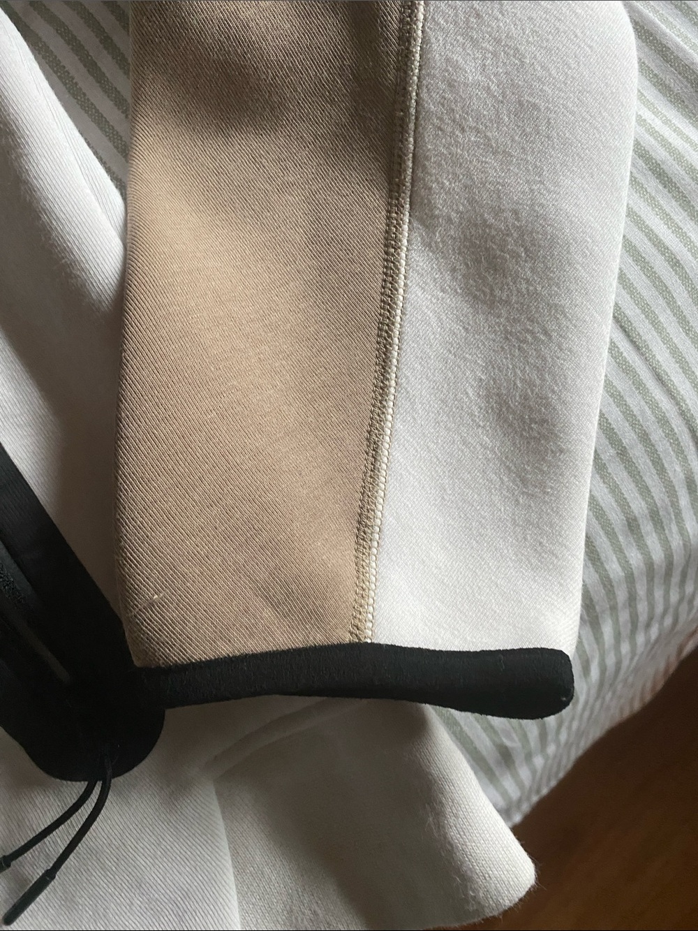 Nike Two-Tone Tan and White Full-Zip Hooded Jacket - Picture 5 of 9